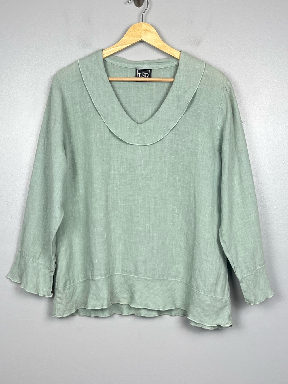 TSD 100% linen light green collared ruffle trimmed popover blouse , medium.